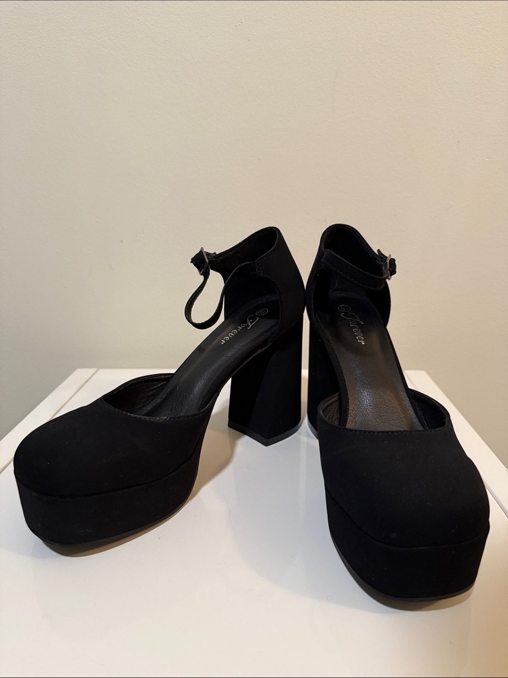Forever 21 Black Platform Mary Jane Pumps size 8.5
